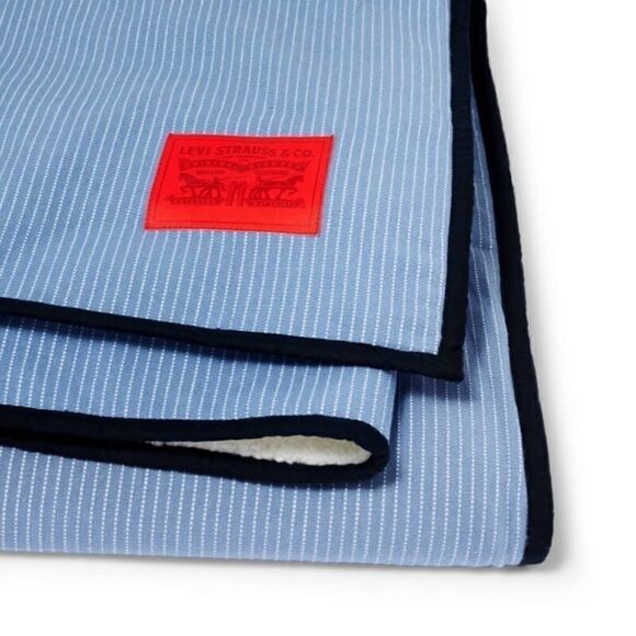 LEVI'S LIGHT BLUE STRIPED SHERPA THROW BLANKET - Picture 4 of 4